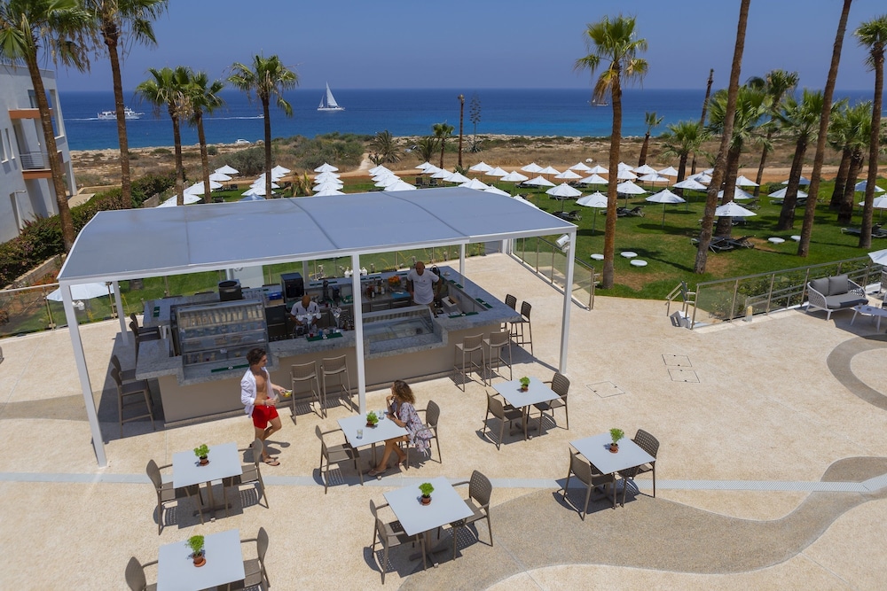 Leonardo Crystal Cove & Spa by the sea - Adults Only — Restaurant & bars in Protaras, Famagusta Region