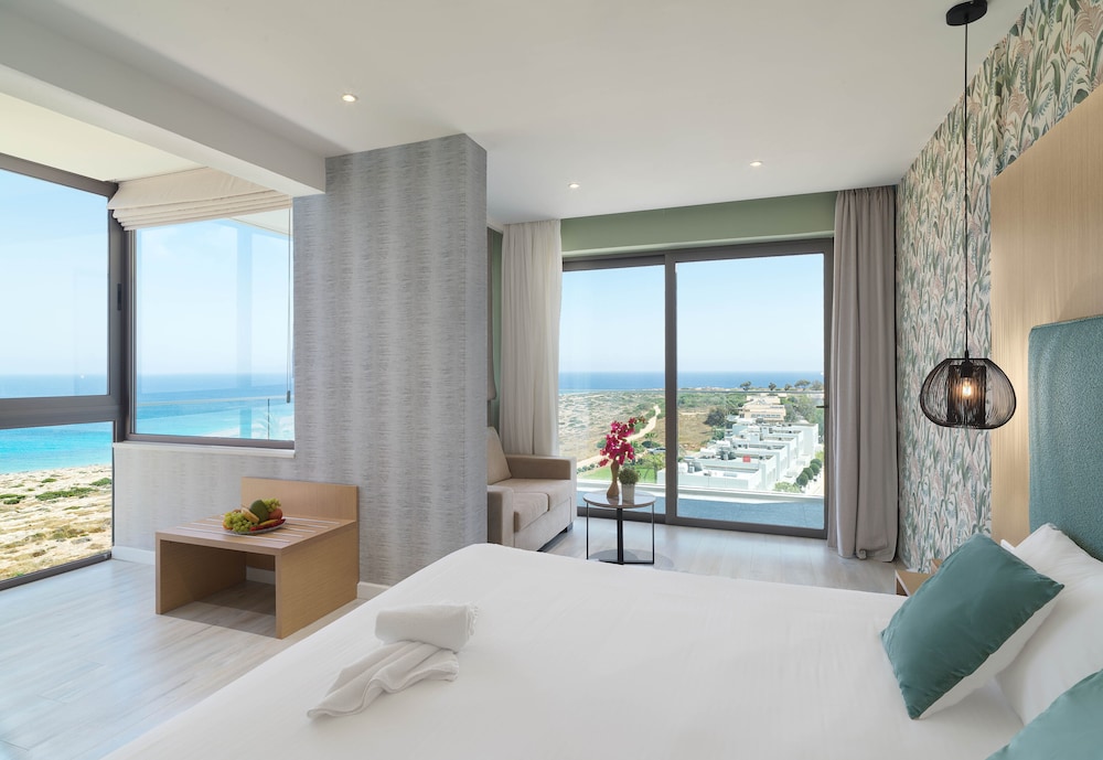 Leonardo Crystal Cove & Spa by the sea - Adults Only — Hotel rooms in Protaras, Famagusta Region