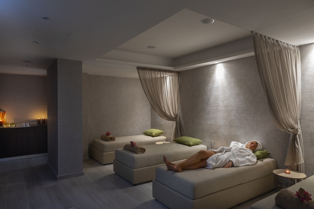 Leonardo Crystal Cove & Spa by the sea - Adults Only — Hotel rooms in Protaras, Famagusta Region