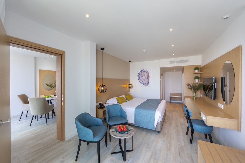 Leonardo Crystal Cove & Spa by the sea - Adults Only — Hotel rooms in Protaras, Famagusta Region