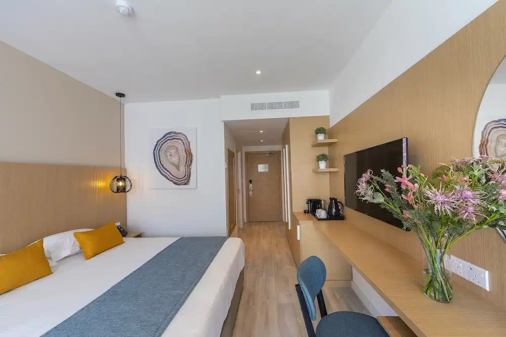 Leonardo Crystal Cove & Spa by the sea - Adults Only — Hotel rooms in Protaras, Famagusta Region