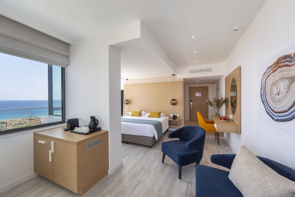 Leonardo Crystal Cove & Spa by the sea - Adults Only — Hotel rooms in Protaras, Famagusta Region