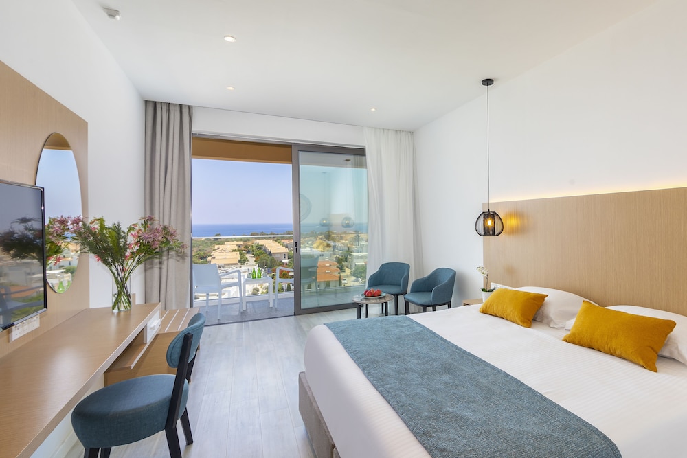 Leonardo Crystal Cove & Spa by the sea - Adults Only — Hotel rooms in Protaras, Famagusta Region