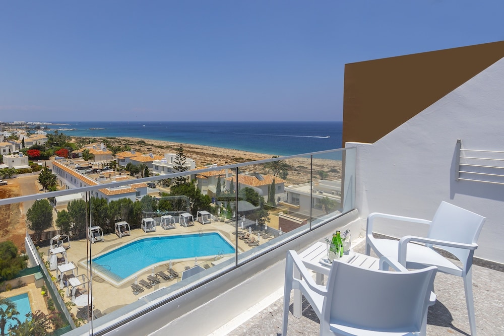 Leonardo Crystal Cove & Spa by the sea - Adults Only — Swimming pool in Protaras, Famagusta Region