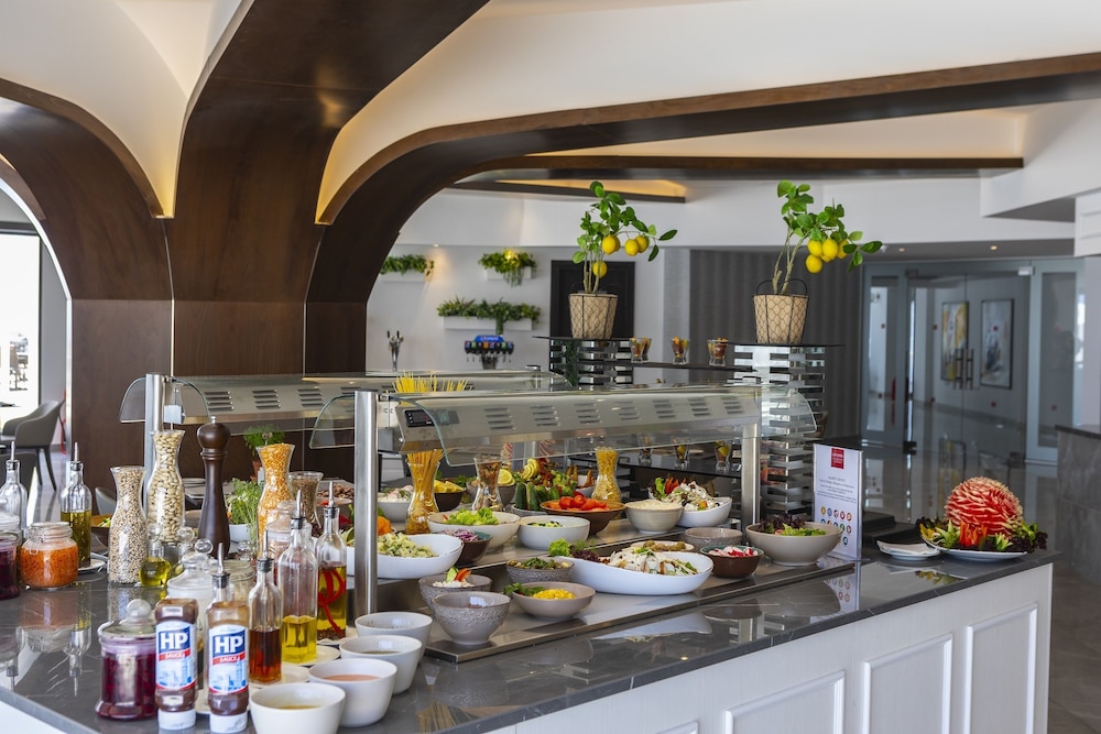 Leonardo Crystal Cove & Spa by the sea - Adults Only — Restaurant & bars in Protaras, Famagusta Region