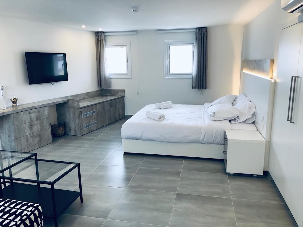 White 11 — Larnaca, Larnaca Region