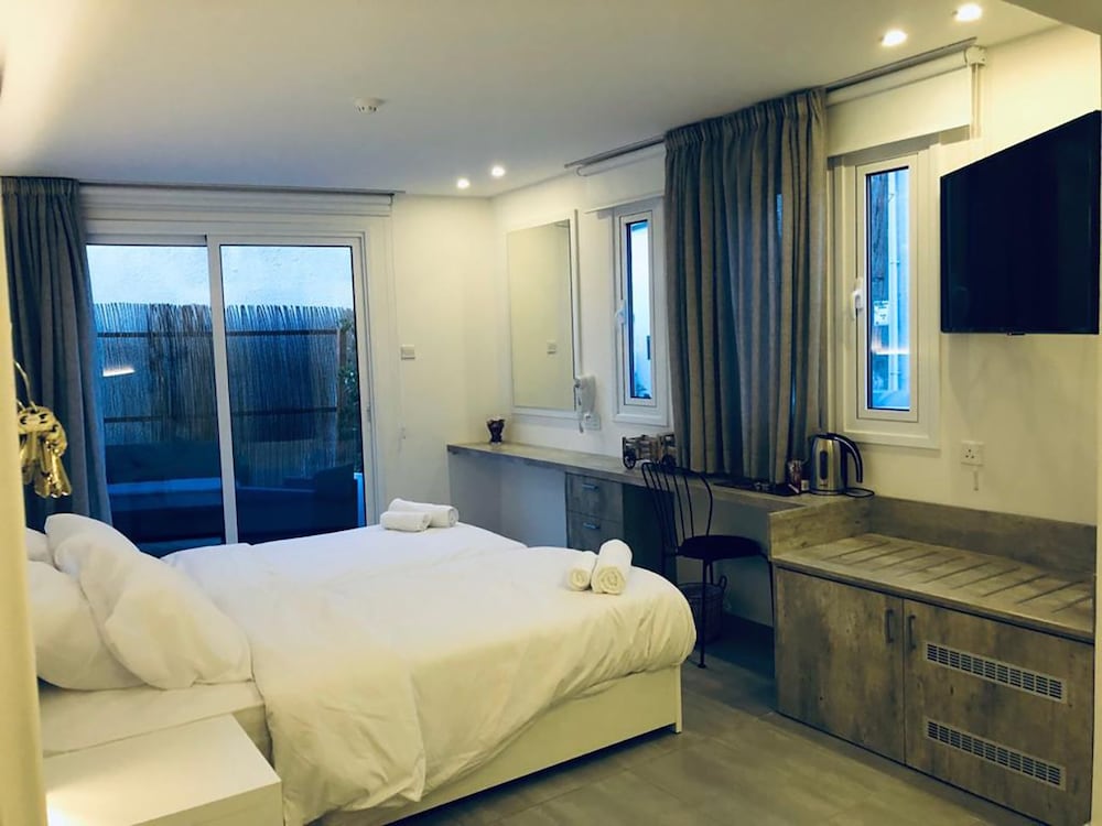 White 11 — Hotel rooms in Larnaca, Larnaca Region
