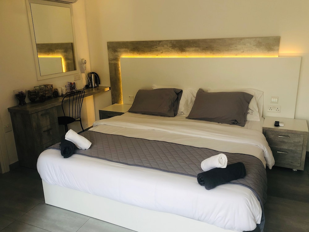 White 11 — Hotel rooms in Larnaca, Larnaca Region
