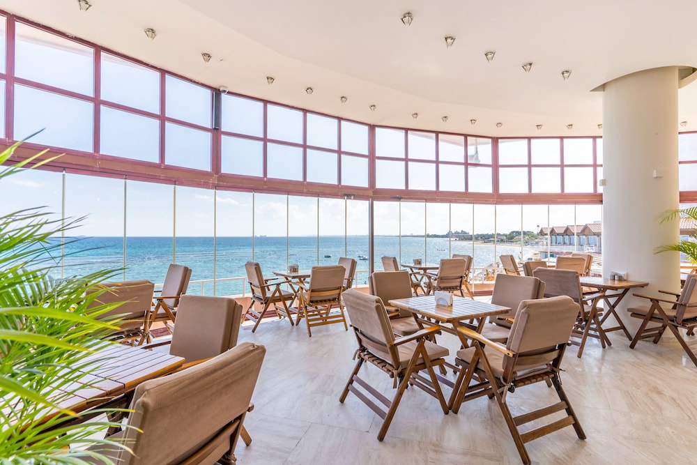 Salamis Bay Conti Hotel - All inclusive — Restaurant & bars in Trikomo, Famagusta Region