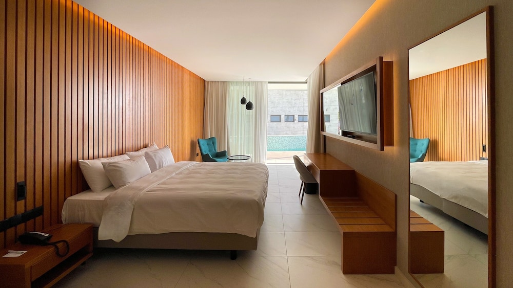 Radisson Beach Resort Larnaca — Hotel rooms in Oroklini, Larnaca Region