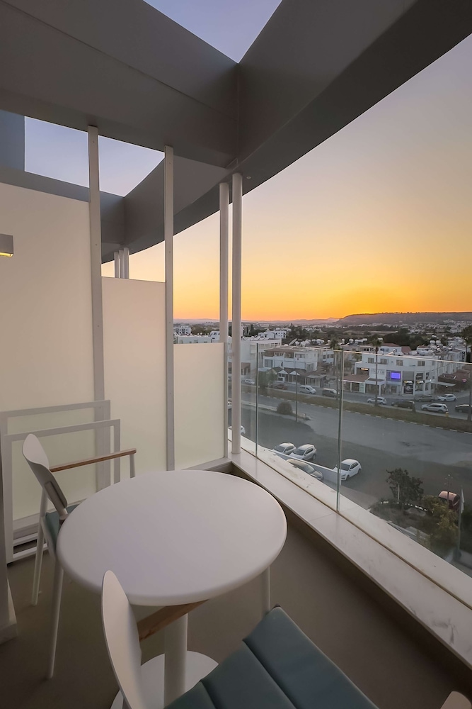Radisson Beach Resort Larnaca — Hotel rooms in Oroklini, Larnaca Region