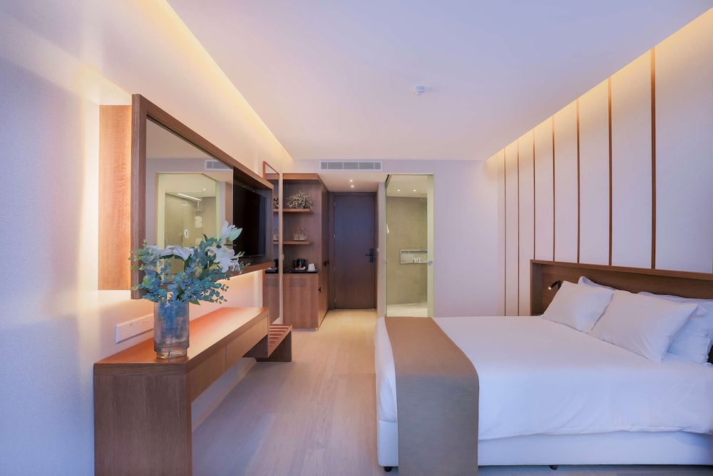 Radisson Beach Resort Larnaca — Hotel rooms in Oroklini, Larnaca Region