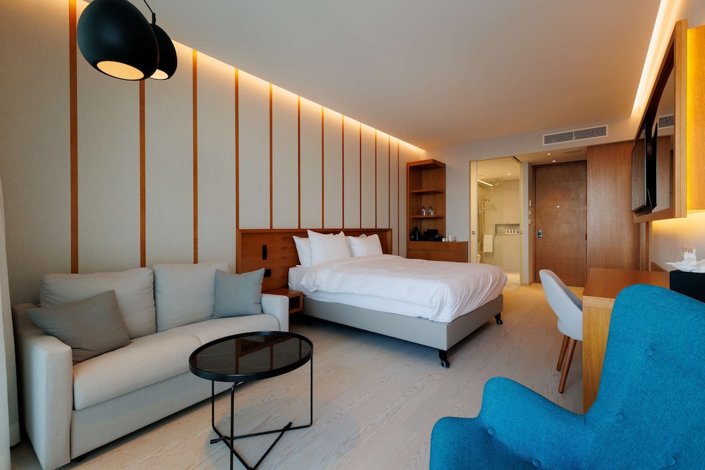 Radisson Beach Resort Larnaca — Hotel rooms in Oroklini, Larnaca Region