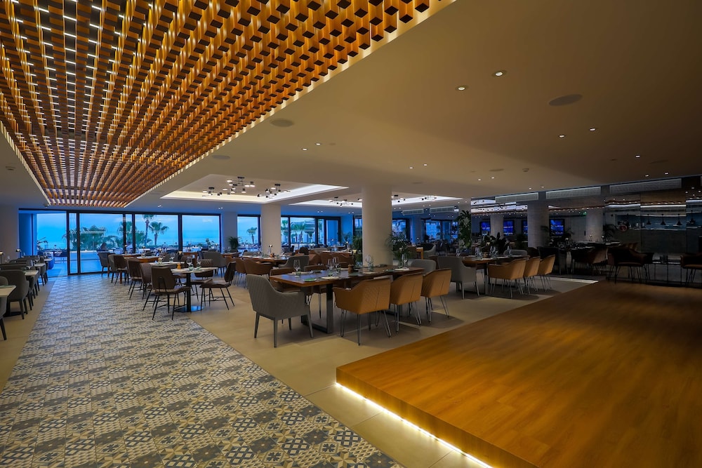 Radisson Beach Resort Larnaca — Restaurant & bars in Oroklini, Larnaca Region