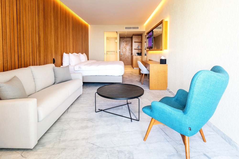 Radisson Beach Resort Larnaca — Hotel rooms in Oroklini, Larnaca Region