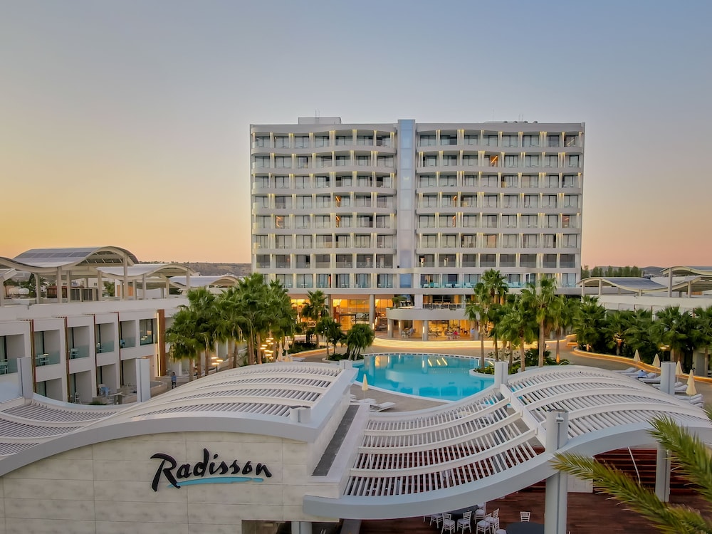 Radisson Beach Resort Larnaca — Hotel building in Oroklini, Larnaca Region