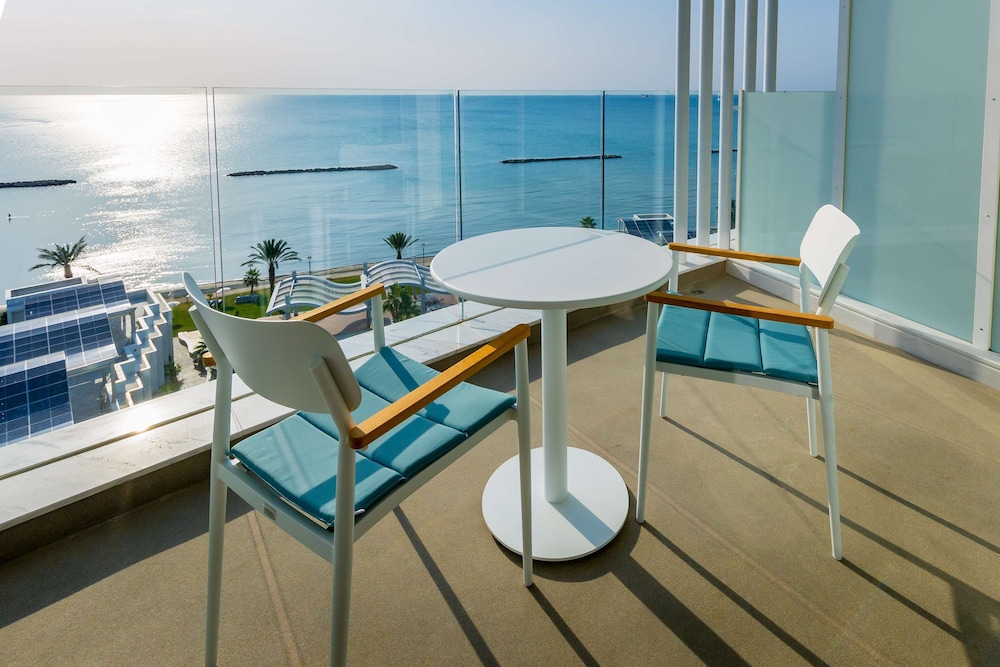 Radisson Beach Resort Larnaca — Hotel rooms in Oroklini, Larnaca Region