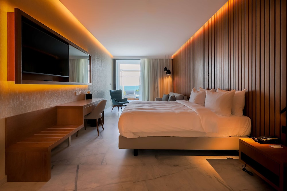 Radisson Beach Resort Larnaca — Hotel rooms in Oroklini, Larnaca Region