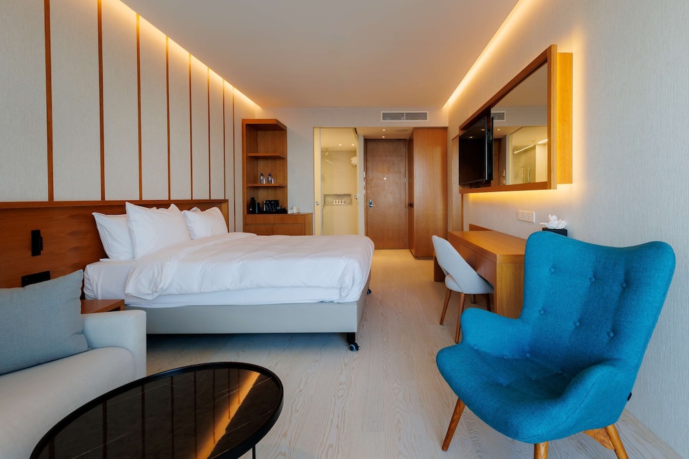 Radisson Beach Resort Larnaca — Hotel rooms in Oroklini, Larnaca Region