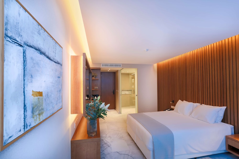 Radisson Beach Resort Larnaca — Hotel rooms in Oroklini, Larnaca Region