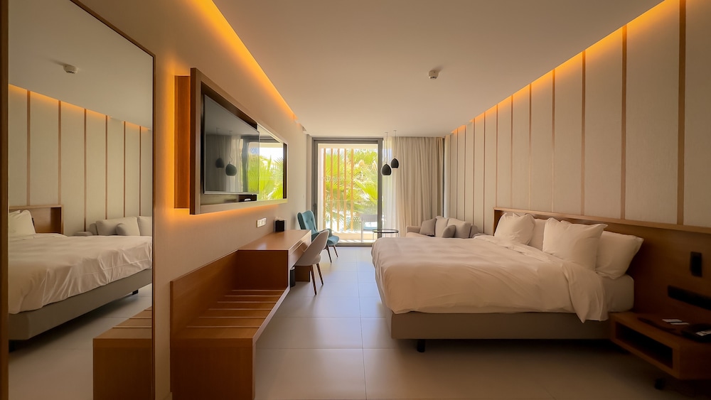 Radisson Beach Resort Larnaca — Hotel rooms in Oroklini, Larnaca Region