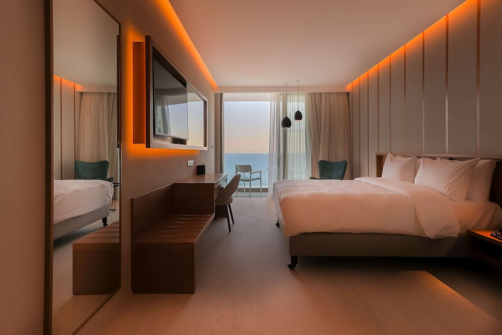 Radisson Beach Resort Larnaca — Hotel rooms in Oroklini, Larnaca Region