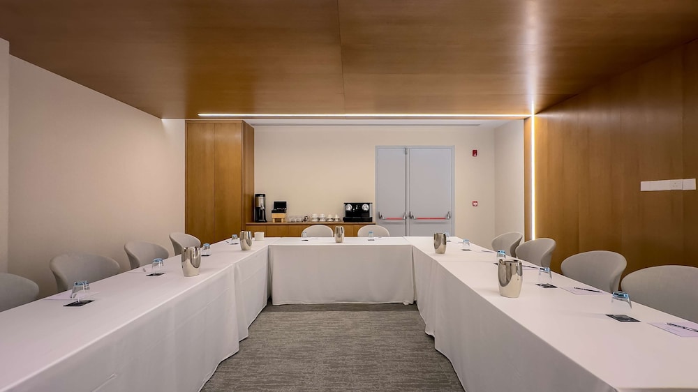 Radisson Beach Resort Larnaca — Hotel building in Oroklini, Larnaca Region