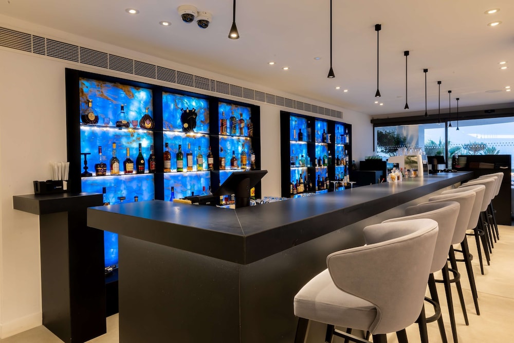Radisson Beach Resort Larnaca — Restaurant & bars in Oroklini, Larnaca Region