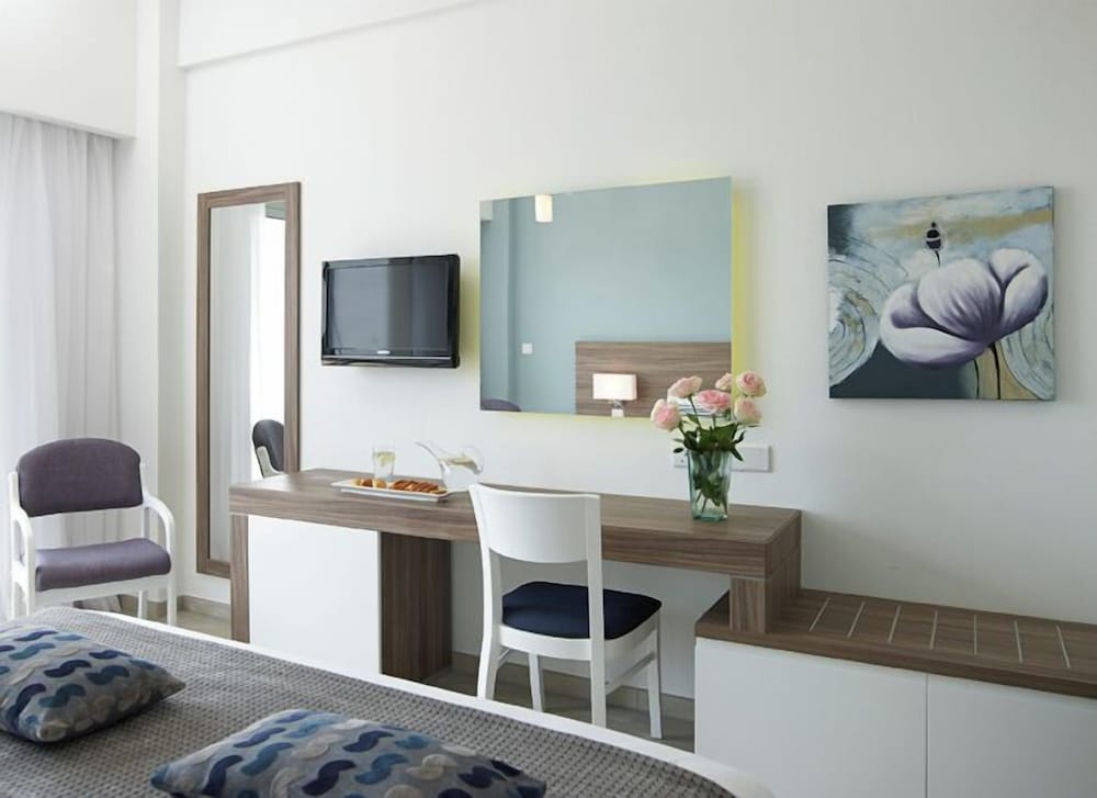 Atlantica Sea Breeze - Adults Only — Hotel rooms in Protaras, Famagusta Region