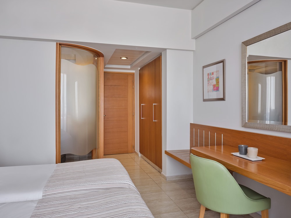 Atlantica Oasis — Hotel rooms in Limassol, Limassol Region