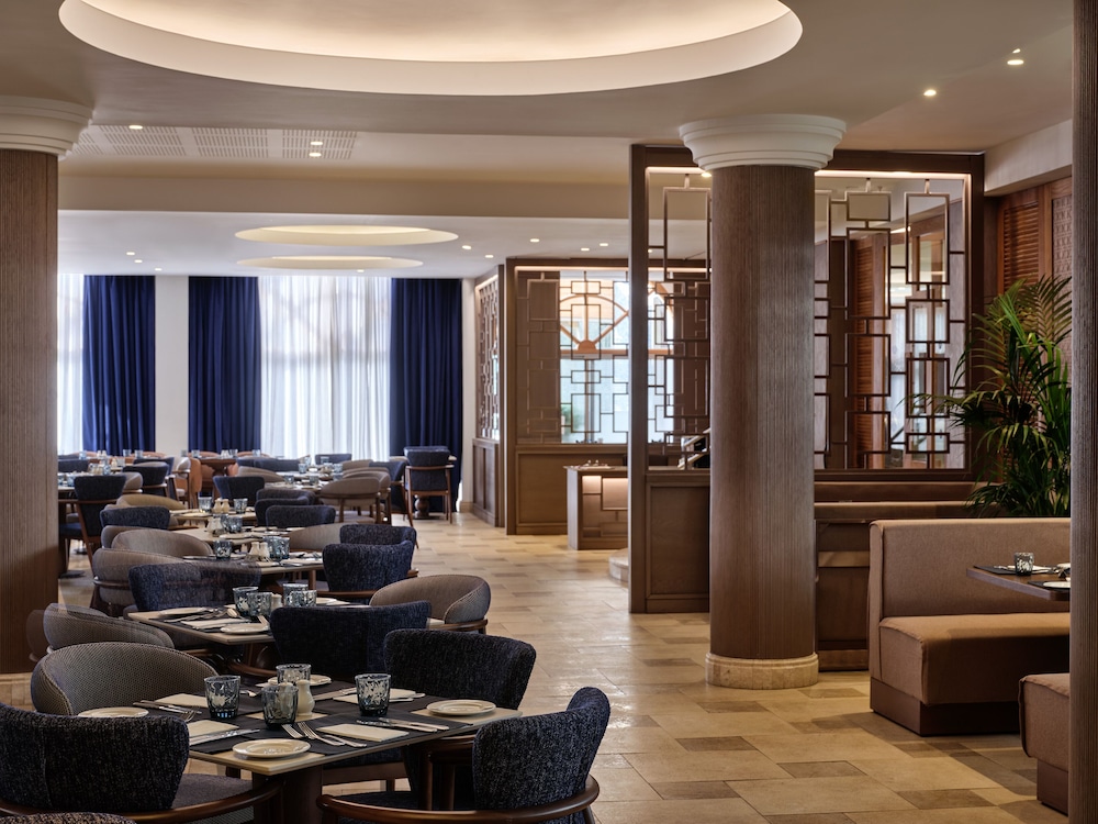 Atlantica Oasis — Hotel building in Limassol, Limassol Region