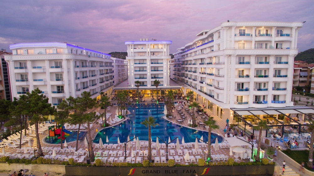 Grand Blue FAFA Resort & Spa