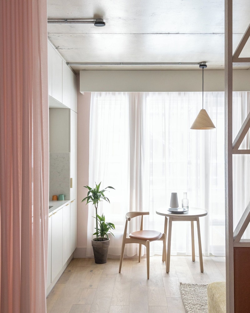 Zanzibar Locke — Hotel rooms in Dublin, Dublin City