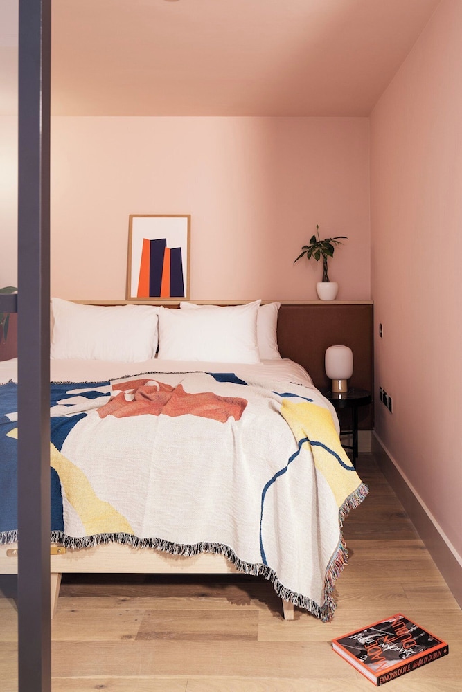 Zanzibar Locke — Hotel rooms in Dublin, Dublin City