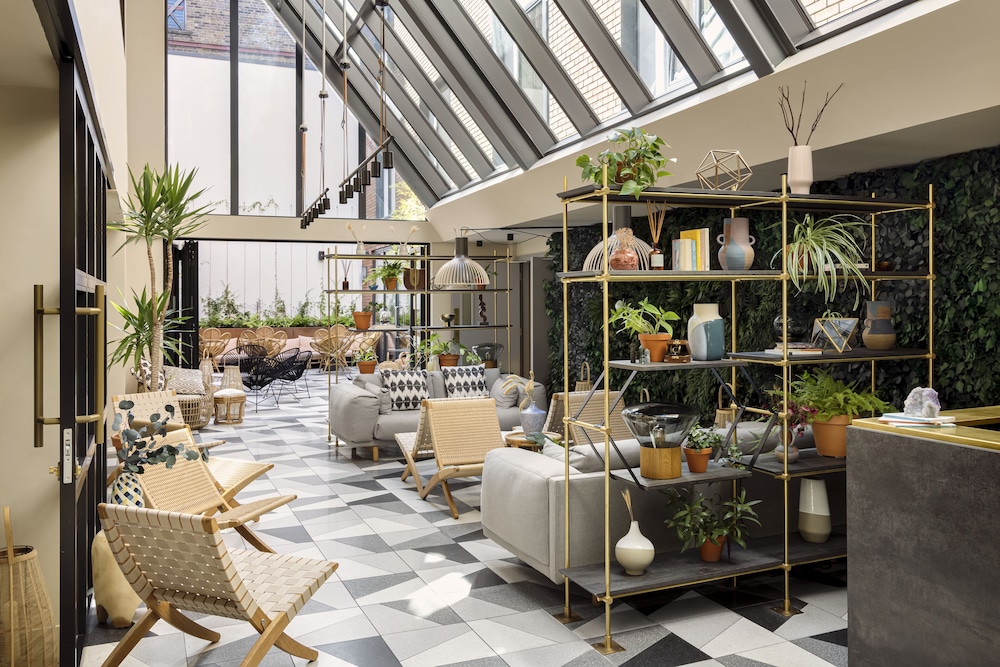 Zanzibar Locke — Hotel building in Dublin, Dublin City