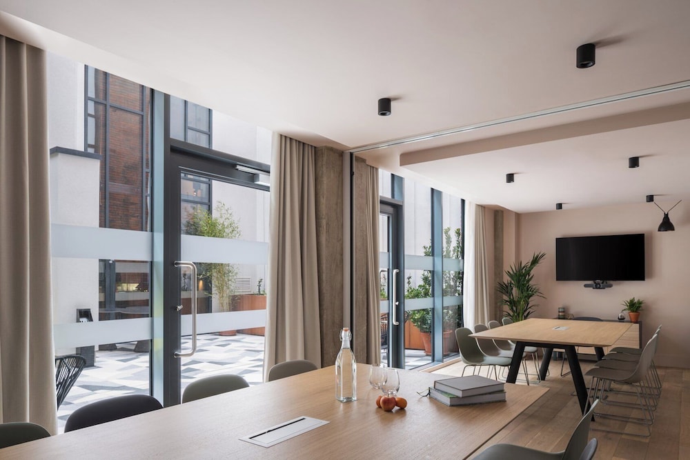 Zanzibar Locke — Hotel rooms in Dublin, Dublin City