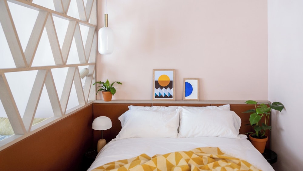 Zanzibar Locke — Hotel rooms in Dublin, Dublin City
