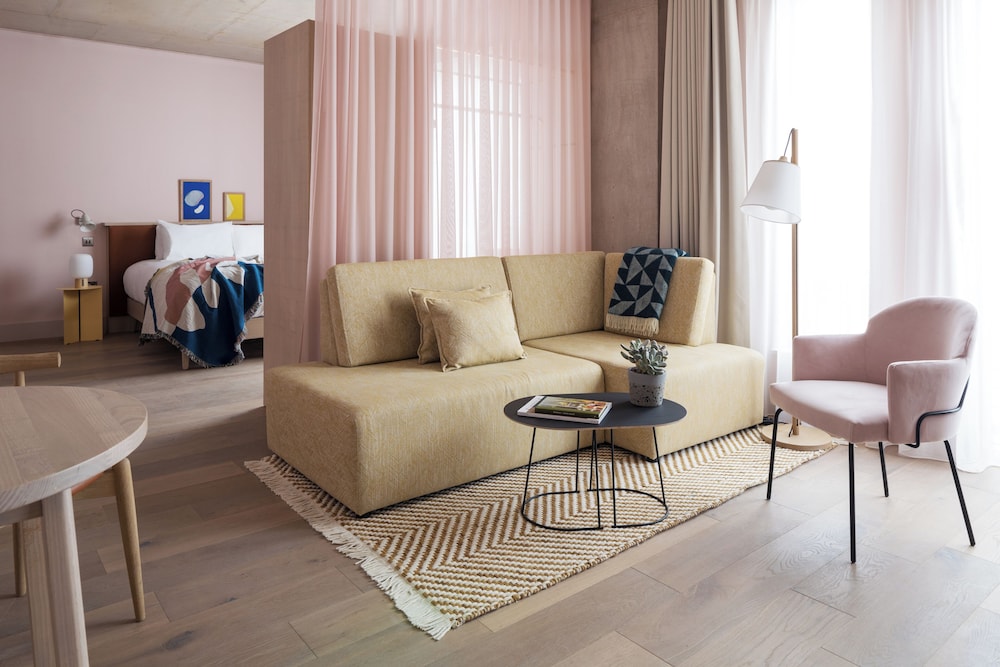 Zanzibar Locke — Hotel rooms in Dublin, Dublin City