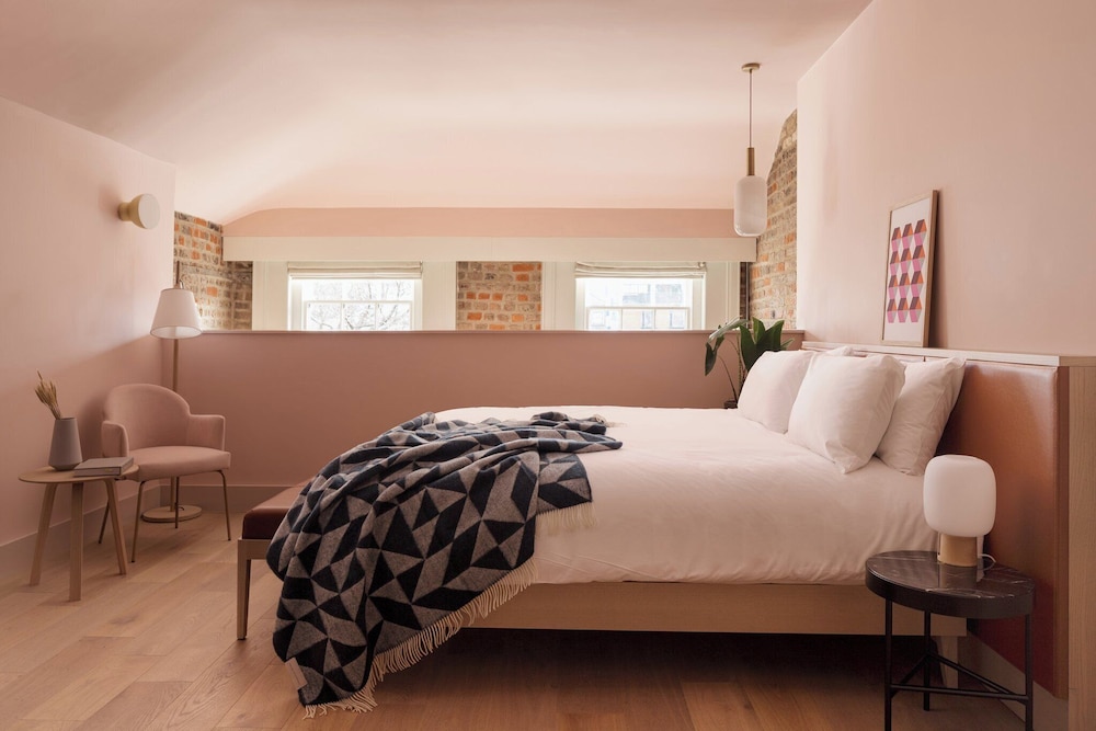 Zanzibar Locke — Hotel rooms in Dublin, Dublin City