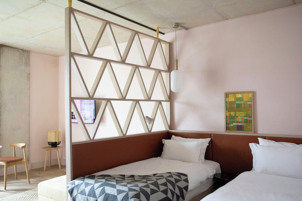 Zanzibar Locke — Hotel rooms in Dublin, Dublin City