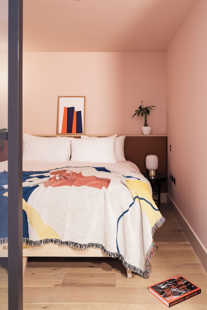 Zanzibar Locke — Hotel rooms in Dublin, Dublin City