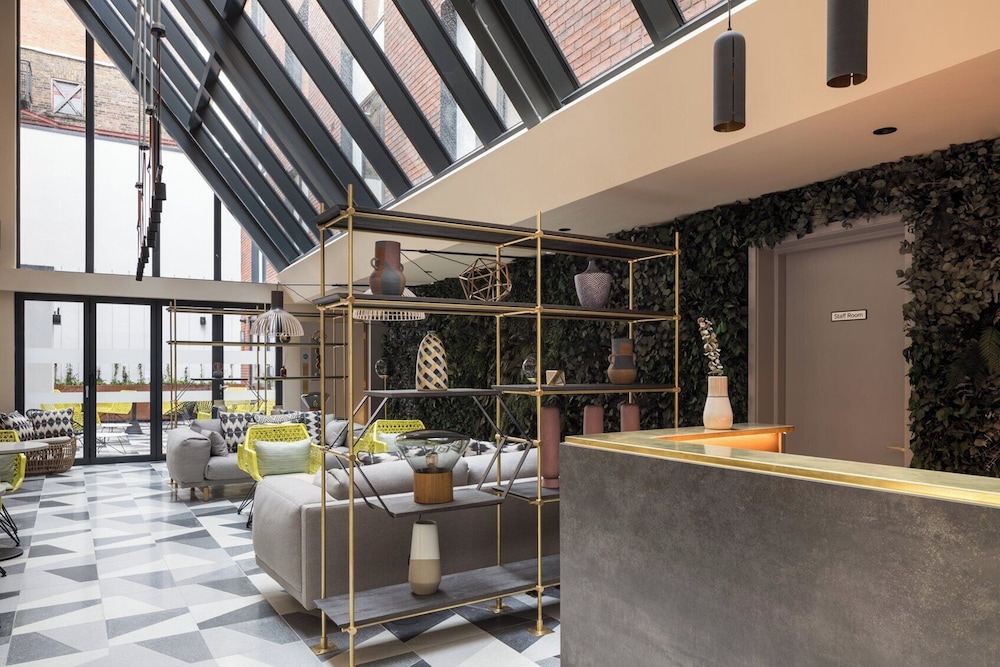 Zanzibar Locke — Hotel building in Dublin, Dublin City
