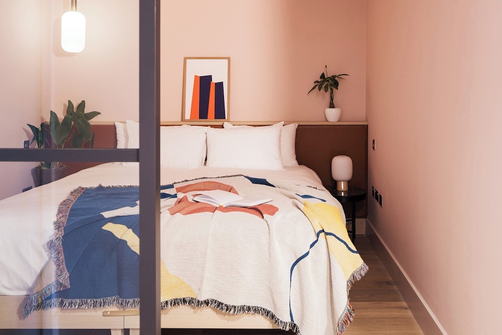 Zanzibar Locke — Hotel rooms in Dublin, Dublin City