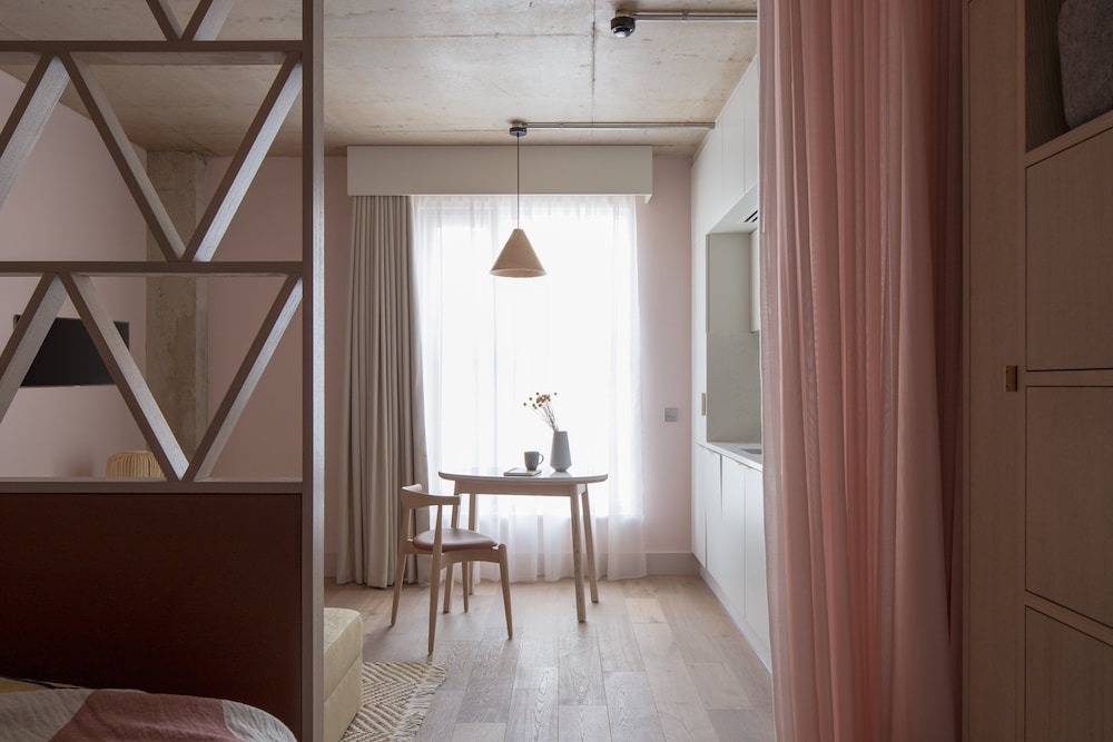 Zanzibar Locke — Hotel rooms in Dublin, Dublin City