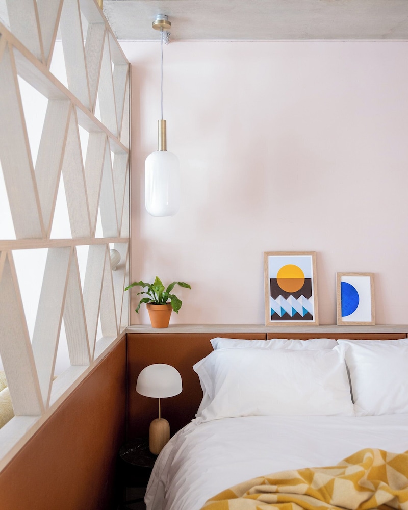 Zanzibar Locke — Hotel rooms in Dublin, Dublin City