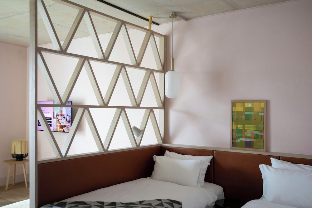 Zanzibar Locke — Hotel rooms in Dublin, Dublin City