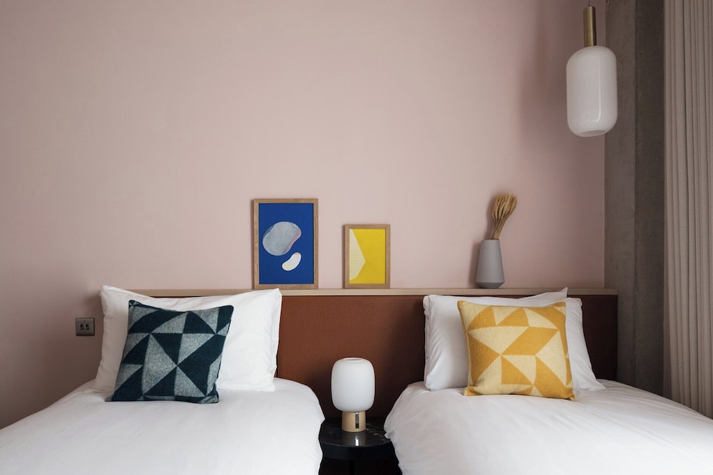 Zanzibar Locke — Hotel rooms in Dublin, Dublin City