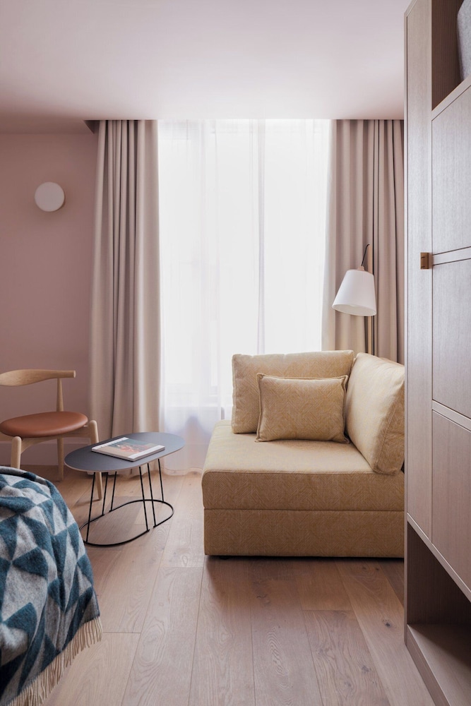 Zanzibar Locke — Hotel rooms in Dublin, Dublin City