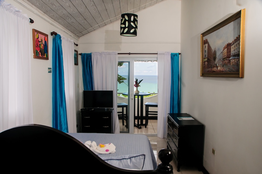 Firefly Beach Cottages and Suites — Hotel rooms in Negril