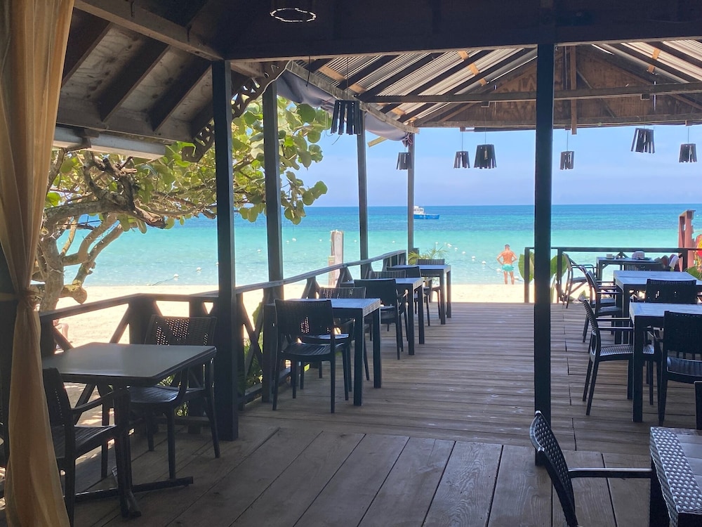 Firefly Beach Cottages and Suites — Restaurant & bars in Negril